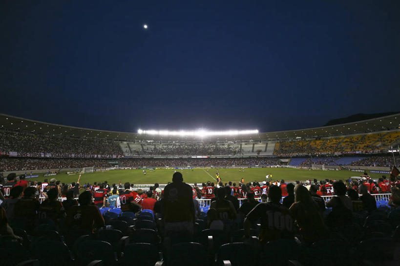 观众,足球场,横图,室外,夜晚,运动,巴西,月亮,许多人,体育场,一群人,摄影,照亮,里约热内卢,万里无云,马拉卡纳体育场,足球运动,彩图