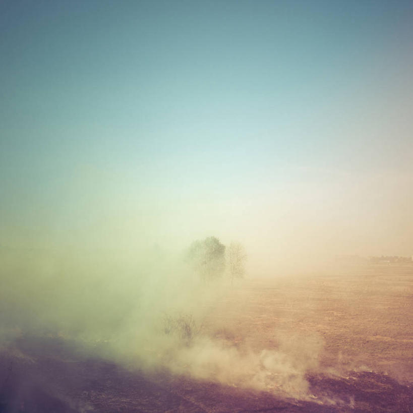 无人,方图,室外,白天,留白,火,乌克兰,环保,地形,田地,自然,烟,摄影,能源,污染,回收,资源,利用,低碳,循环,万里无云,持续,空气污染,森林火灾,彩图