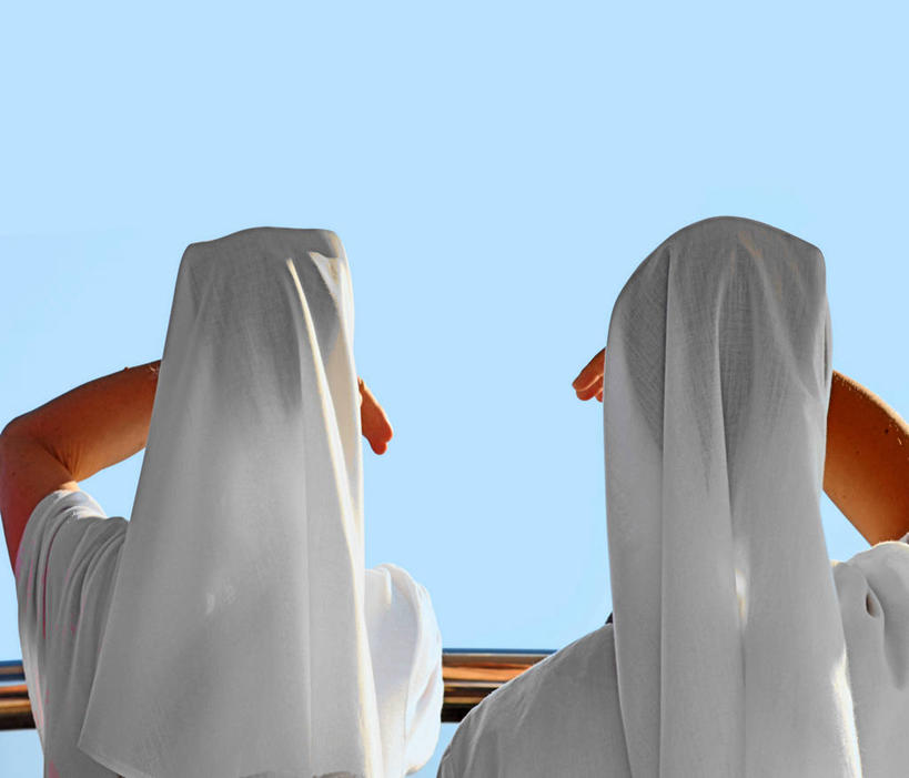 成年人,脸,头,脸颊,两个人,横图,室外,白天,旅途,意大利,并排,头巾,头饰,肩膀,背面,白色,发饰,遮,遮掩,摄影,掩盖,遮挡,遮盖,万里无云,掩饰,灵性,卡拉布里亚,头部,脸部,脸蛋,面部,修女,彩图,传统服装