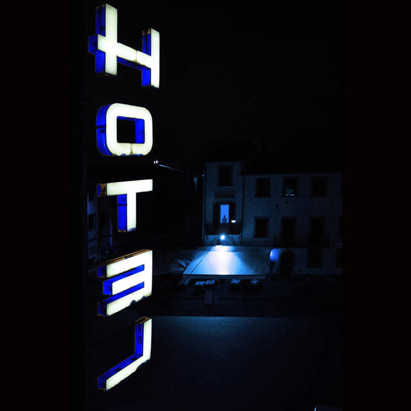 无人,方图,室外,特写,夜晚,通讯,建筑,酒店,指示牌,意大利,标志,文字,标识,摄影,英文字母,照亮,比萨,托斯卡纳区,彩图