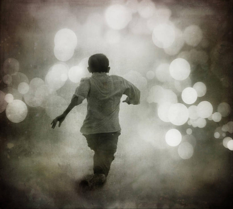 儿童,一个人,跑,横图,黑白,室外,纯洁,孟加拉国,亚洲,仅一个男性,仅一个人,休闲装,小孩,背面,仅一个小孩,可爱,童年,童趣,摄影,南亚,童真,烂漫,无邪,孟加拉人民共和国,式样,锡尔赫特,天真,男孩,男人,男性,孩子,男生