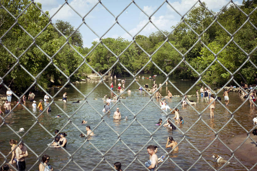 横图,室外,白天,度假,美国,栅栏,云,许多人,树,天空,自然,地标建筑,春天,一群人,摄影,保护,享乐,德克萨斯,死水,彩图