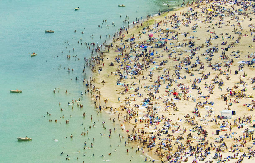 人群,横图,俯视,航拍,室外,白天,度假,海洋,水,城市,美国,朦胧,模糊,河岸,水边,许多人,自然,夏天,一群人,放松,摄影,宁静,环境,北美,北美洲,享乐,鸟瞰,美洲,伊利诺斯州,密歇根湖,芝加哥市,北亚美利加洲,亚美利加洲,五大湖,海滩,休闲活动,高角度拍摄,旅行,美利坚合众国