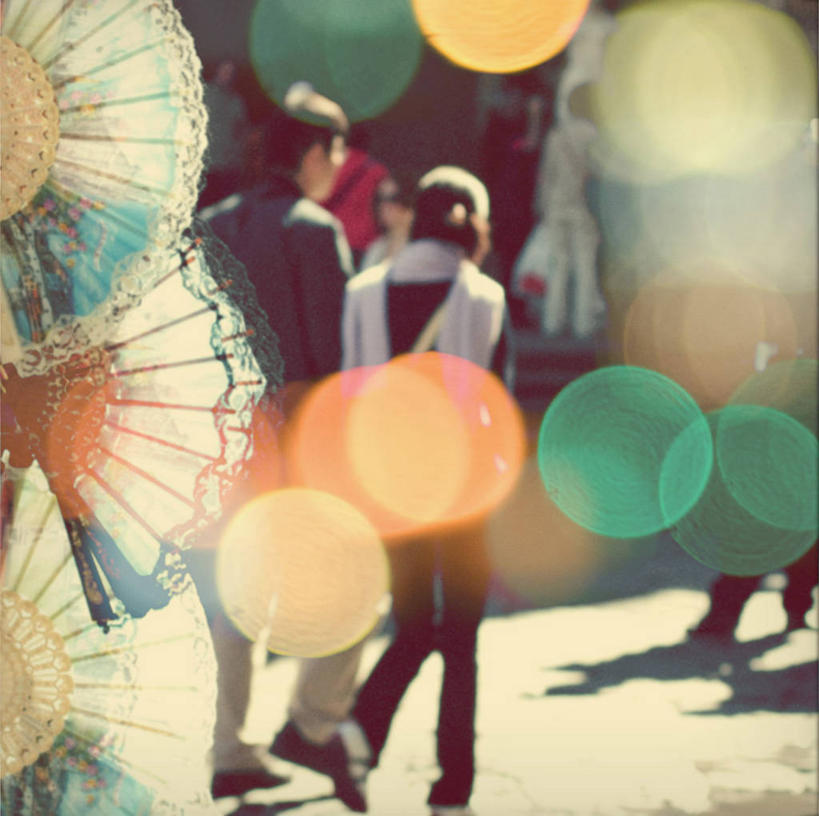 成年人,人群,横图,室外,白天,旅游,度假,街道,意大利,佛罗伦萨,阴影,休闲装,阳伞,衣服,地标建筑,摄影,南欧,意大利文化,托斯卡纳区,圣马克广场,男人,男性,女人,女性,散焦,步行,旅行