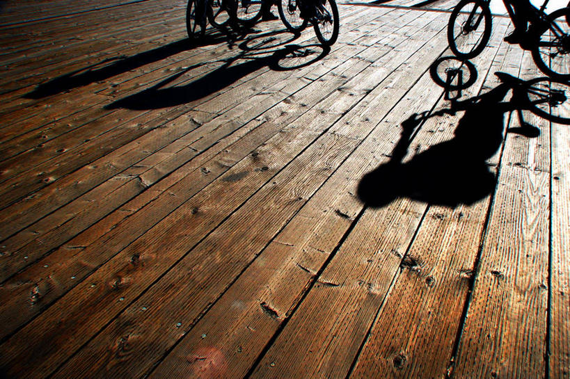 腿,三个人,横图,室外,夜晚,友谊,自行车,美国,木制,车,脚踏车,骑,交通工具,骑车,运输,人体,摄影,载具,特技,旧金山,渔人码头,四肢,技能,体育活动