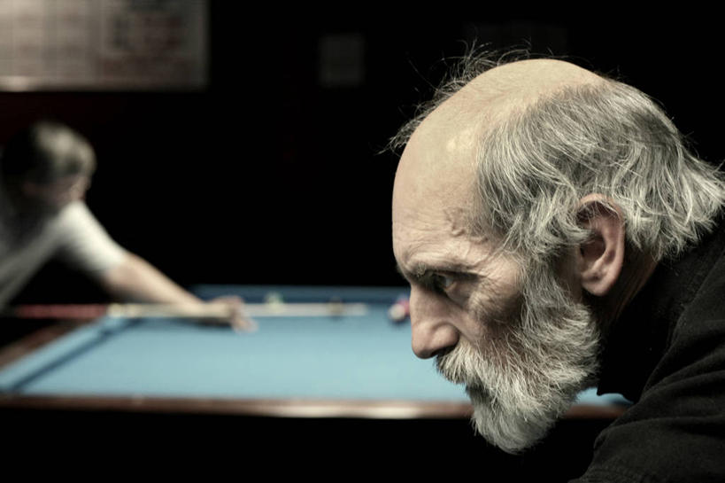 成年人,老年人,脸,头,脸颊,胡须,头发,一个人,横图,室内,特写,夜晚,侧面,美国,仅一个男性,仅一个人,肩膀,白色,仅一个老年男性,摄影,专心,决心,台球室,维吉尼亚,温彻斯特,老年男性,男人,男性,头部,胡子,络腮胡,脸部,脸蛋,面部,彩图