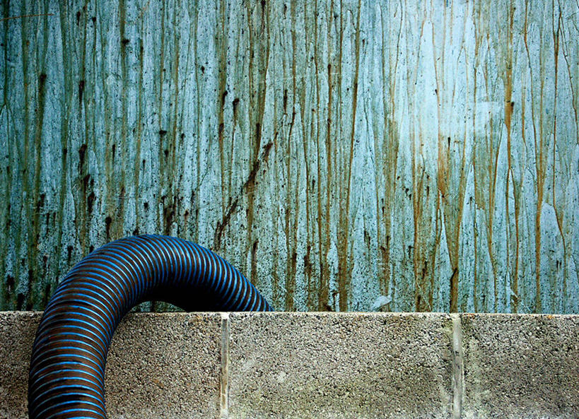 无人,横图,室外,白天,留白,比利时,弯曲,管子,塑胶,墙,泥土,一个,摄影,单个,部分,弹性,彩图