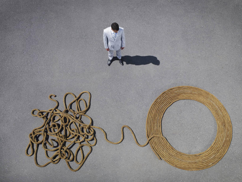 西方人,成年人,一个人,商务人士,商务男性,站,横图,俯视,室外,白天,留白,衬衫,商务,欧洲,南非,欧洲人,仅一个男性,仅一个人,套装,检查,圆形,首都,注视,仅一个年轻男性,绳子,观察,看,摄影,奋斗,观看,察看,企业,公司,关注,商务装,问题,挑战,工薪阶层,开普敦,男人,男性,年轻男性,白种人,年轻人,白领,上班族,彩图,高角度拍摄,衬衣,混沌,解读