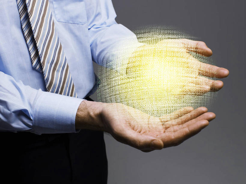 西方人,成年人,中年人,一个人,商务人士,商务男性,横图,特写,留白,衬衫,商务,安全,技术,英国,欧洲,欧洲人,仅一个男性,仅一个人,仅一个中年男性,灰色背景,套装,光,首都,拿着,数码合成,摄影,保护,照亮,肖像,出示,商务装,工薪阶层,计算机制图,男人,男性,中年男性,白种人,白领,上班族,彩图,影棚拍摄,衬衣,机遇,二进制码