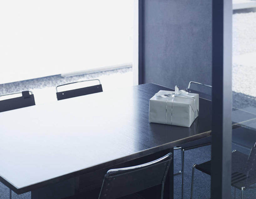 无人,办公室,会议室,横图,俯视,室内,白天,留白,商务,生日,桌子,礼物,南非,庆祝,包装纸,会议桌,首都,图像,盒子,一个,摄影,单个,企业,公司,生日礼物,开普敦,彩图,高角度拍摄