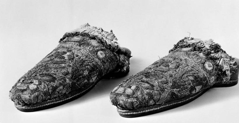 无人,横图,黑白,白色背景,鞋子,并排,皮,皮革,古典,两个,摄影,皮肤,皮毛,考古学,影棚拍摄,鹿皮,鹿皮革,传统文化,过去