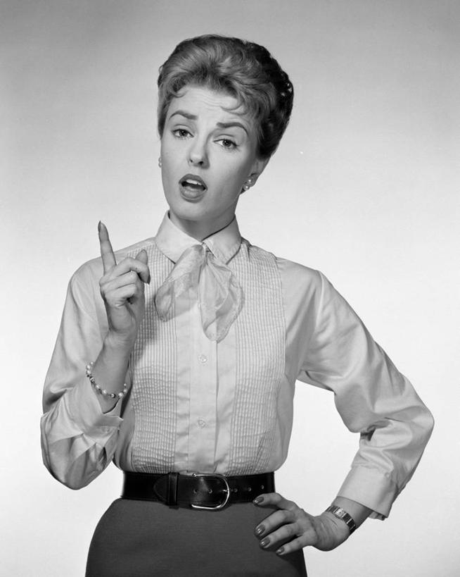 西方人,成年人,一个人,秘书,竖图,黑白,白色背景,欧洲,欧洲人,仅一个年轻女性,仅一个女性,仅一个人,手势,责备,人体,摄影,失望,悲伤,伤心,难过,食指,肖像,悲哀,哀痛,悲戚,悲痛,忠告,年轻女性,女人,女性,白种人,年轻人,半身,影棚拍摄,打手势