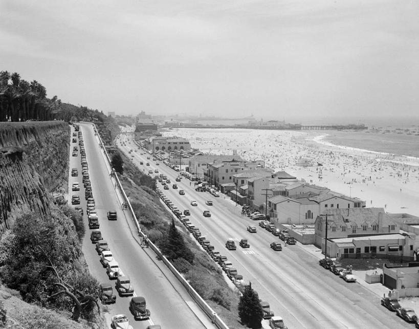 横图,俯视,黑白,室外,白天,旅游,度假,海洋,公路,汽车,美国,海岸线,交通,娱乐,享受,休闲,放松,摄影,加利福尼亚,透视图,圣莫尼卡,海滩,高角度拍摄,旅行