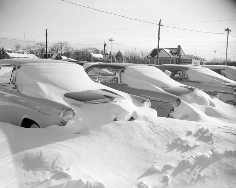 无人,停车场,横图,黑白,室外,白天,雪,汽车,冬天,寒冷,运输,摄影,停止,暂停,停滞