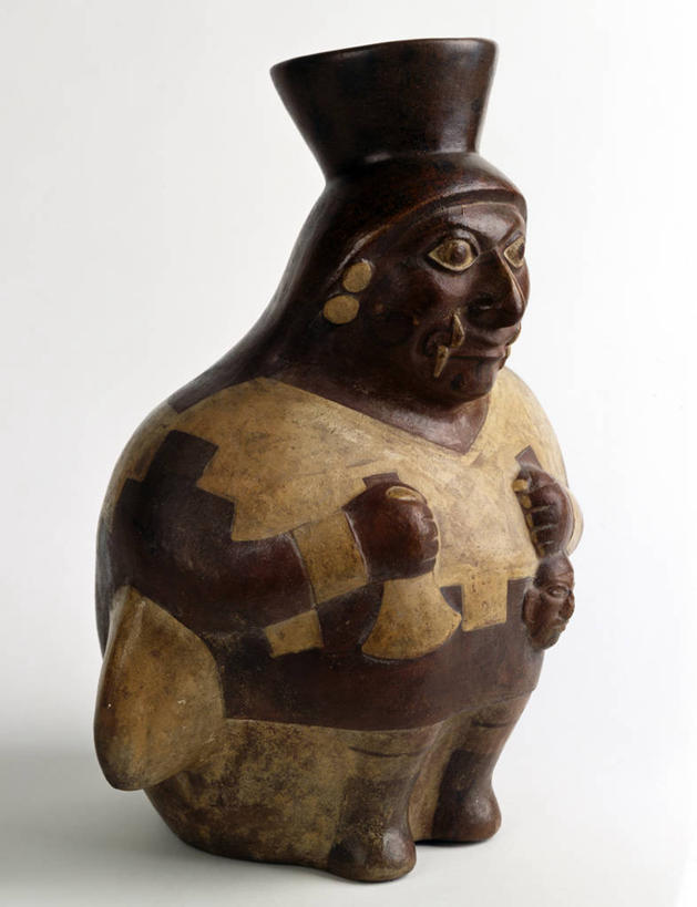 血管,无人,坐,竖图,白色背景,侧面,标志,符号,陶瓷制品,历史,标识,古代,一个,摄影,单个,性别符号,古代文明,美术工艺,彩图,影棚拍摄,男性符号,传统文化,拉美文明,过去