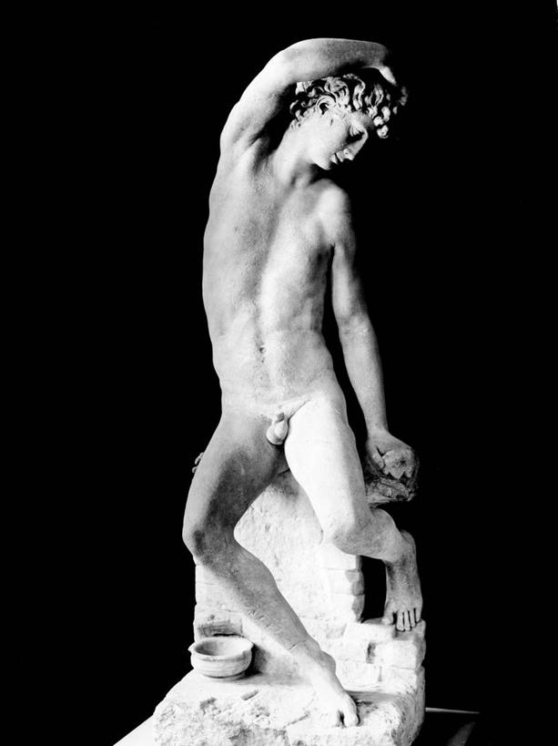 裸体,无人,竖图,黑白,化妆,美容,水仙花,雕塑,护肤,黑色背景,神话,标志,雕像,符号,大理石,文艺复兴,标识,一个,保养,享受,休闲,放松,保健,摄影,单个,养颜,性别符号,美术工艺,影棚拍摄,SPA美容,男性符号,矫饰主义,性格