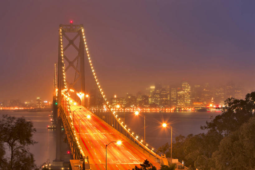 无人,横图,俯视,室外,度假,海洋,美景,日落,水,雾,城市风光,城市,建筑,路灯,摩天大楼,美国,河岸,景观,桥,海湾,联系,娱乐,树,天空,黄昏,地标建筑,享受,休闲,景色,放松,运输,摄影,吊桥,照亮,工程,北美,国家公园,加利福尼亚,市区,旧金山,海湾大桥,彩图,高角度拍摄,红木国家公园