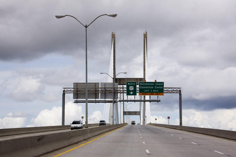 无人,横图,室外,白天,通讯,建筑,路,路灯,公路,汽车,美国,路标,云,斜拉桥,桥,联系,车,天空,交通工具,运输,摄影,指导,北美,载具,交通标志,彩图,旅行,查塔姆县