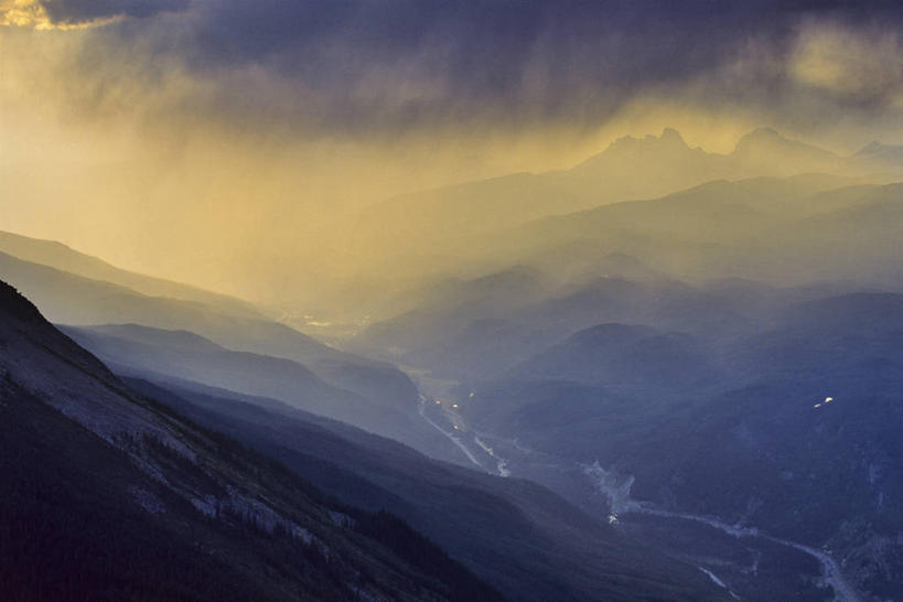 无人,横图,俯视,室外,旅游,度假,美景,日落,山,山脉,雾,加拿大,景观,云,娱乐,风景,天空,自然,黄昏,享受,休闲,景色,放松,摄影,宁静,国家公园,自然风光,加拿大落基山脉,亚伯达,自然地理,彩图,高角度拍摄,耶洛黑德公路