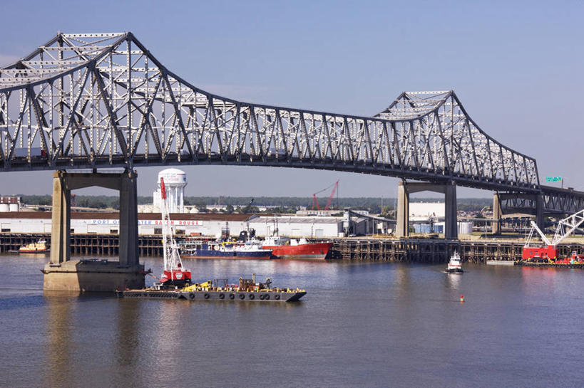 无人,横图,室外,白天,河流,水,建筑,船,美国,反射,桥,联系,运输,摄影,北美,路易斯安那州,万里无云,密西西比河,悬臂桥,彩图,旅行,海港