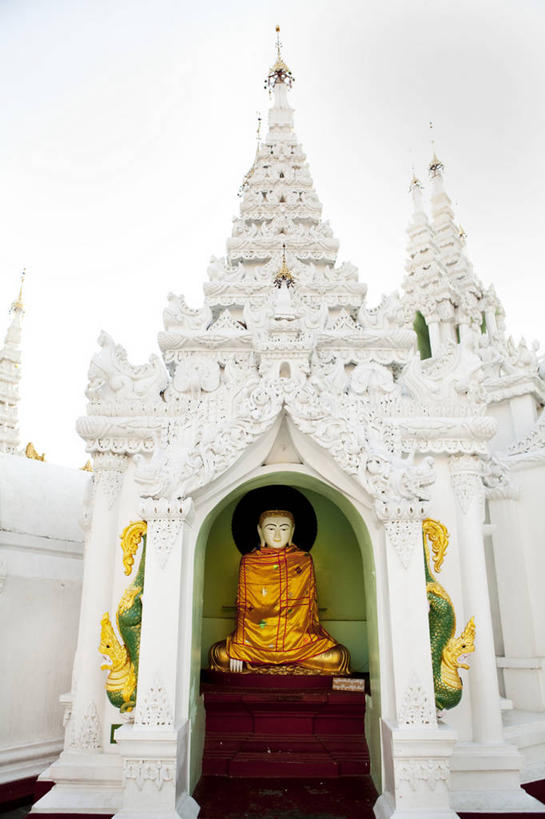 无人,寺庙,竖图,室外,白天,建筑,雕塑,缅甸,亚洲,装饰,标志,雕像,符号,拱门,首都,历史,标识,佛,宝塔,佛塔,地标建筑,摄影,宗教,东南亚,佛教,复杂,创造力,宗教建筑,万里无云,缅甸联邦,瑞德贡大金塔,仰光大金塔,仰光大金寺,雪德宫大金塔,大金塔,性别符号,灵性,瑞大光塔,瑞光大金塔,彩图,男性符号,仰光,传统文化,雪达根大金寺,过去