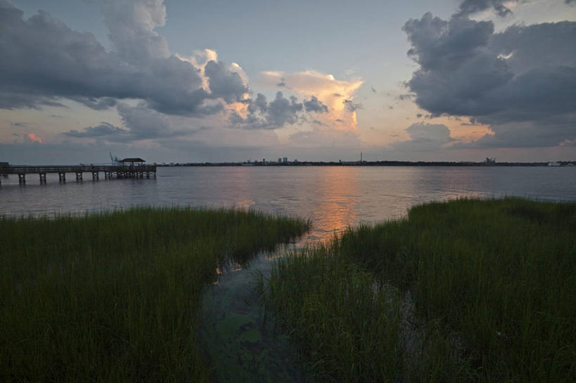 无人,栏杆,码头,横图,室外,旅游,度假,美景,日落,水,日光,美国,反射,景观,云,娱乐,草,天空,自然,黄昏,享受,休闲,景色,放松,摄影,宁静,北美,北美洲,自然风光,美洲,佛罗里达,佛罗里达州,杰克逊维尔,佛州,阳光州,北亚美利加洲,亚美利加洲,彩图,美利坚合众国,圣约翰河