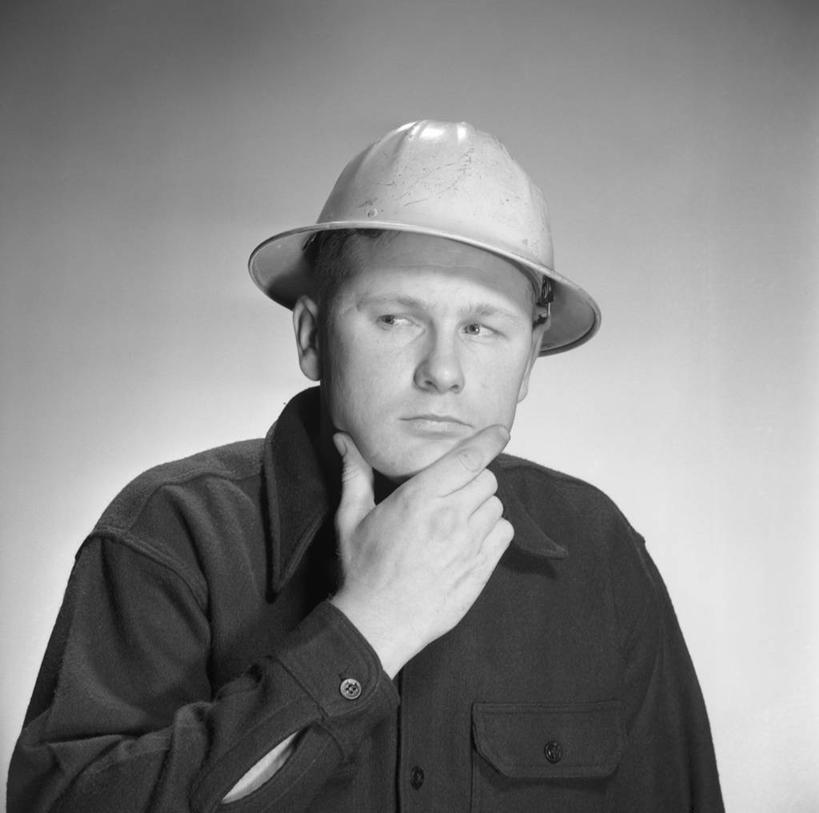 西方人,成年人,脸,头,脸颊,一个人,横图,方图,黑白,正面,衬衫,欧洲,欧洲人,仅一个男性,仅一个人,撑,头饰,古典,托腮,肩膀,仅一个年轻男性,托,思考,摄影,托下巴,猜疑,男人,男性,年轻男性,白种人,年轻人,头部,脸部,脸蛋,面部,影棚拍摄,短发