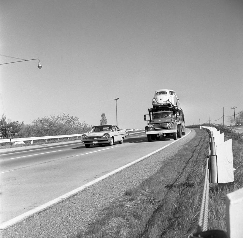 无人,横图,方图,黑白,室外,白天,正面,旅游,度假,美景,路,汽车,景观,交通,古典,娱乐,自然,拖车,享受,休闲,景色,放松,运输,摄影,迅速,自然风光,运输车