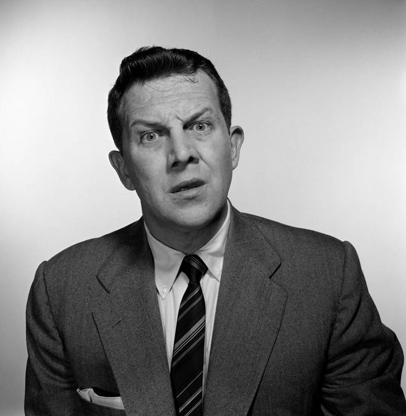 西方人,成年人,中年人,老年人,头发,一个人,商务人士,商务男性,竖图,方图,黑白,室内,特写,白色背景,正面,衬衫,商务,欧洲,欧洲人,仅一个男性,仅一个人,仅一个中年男性,套装,正装,生气,领带,古典,扭曲,黑色,皱眉头,愤怒,摄影,恼怒,悲伤,愤慨,伤心,难过,怒气,气愤,发怒,怒火,肖像,商务装,情绪,脾气,工薪阶层,忿怒,怨恨,强烈,挫败,悲哀,哀痛,悲戚,悲痛,气忿,愤恨,肝火,担心,激动,男人,男性,中年男性,白种人,白领,上班族,半身,影棚拍摄,衬衣,态度