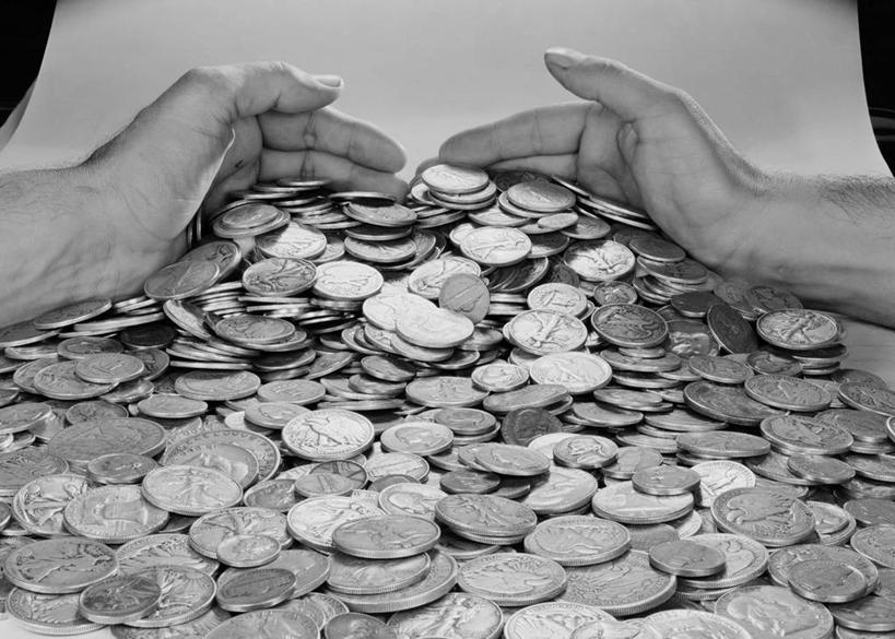 西方人,手,一个人,横图,黑白,特写,贪欲,欧洲,欧洲人,许多,堆叠,丰富,很多,财富,金融,人体,摄影,部分,硬币,白种人,影棚拍摄