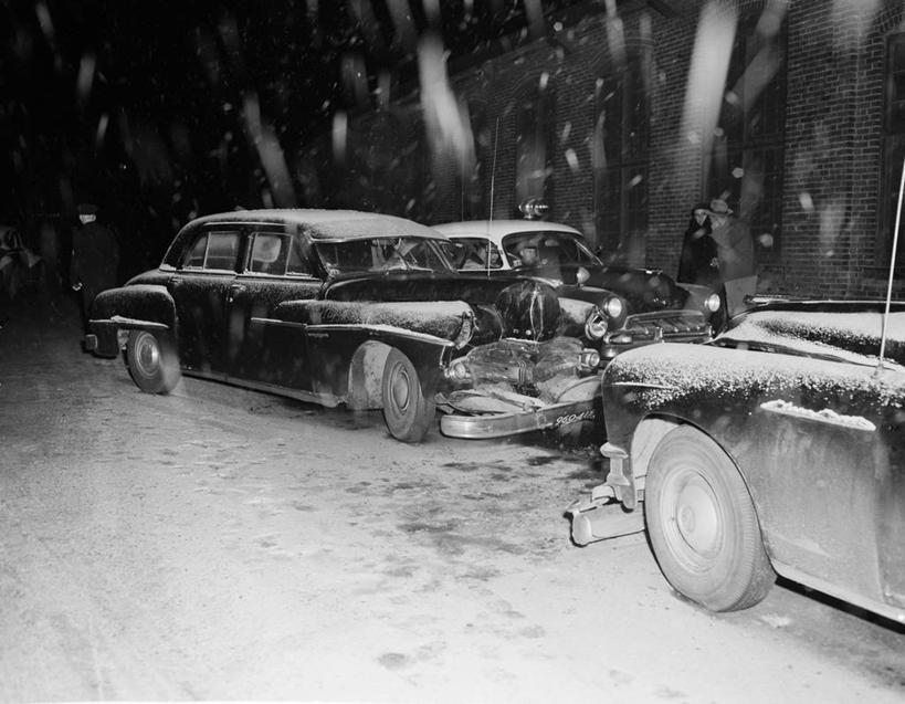 无人,横图,黑白,室外,夜晚,风险,雪,建筑,街道,汽车,冬天,交通,寒冷,运输,摄影,不幸,碎屑,交通事故,危险