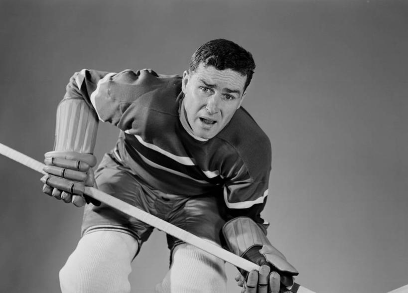 西方人,成年人,中年人,嘴,一个人,两个人,站,横图,黑白,欧洲,欧洲人,仅一个男性,仅一个人,仅一个中年男性,弯腰,古典,拿着,张嘴,人体,摄影,保护,专心,决心,肖像,张大嘴巴,队服,冰球棒,男人,男性,中年男性,白种人,口,口腔,嘴巴,嘴唇,张开嘴,影棚拍摄,短发