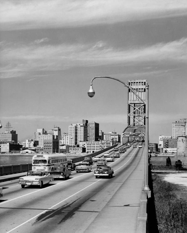 无人,竖图,室外,白天,度假,河流,美景,天际线,城市风光,城市,建筑,路,路灯,摩天大楼,汽车,美国,景观,云,桥,分界线,巴士,交通,联系,娱乐,天空,享受,休闲,景色,放松,运输,摄影,北美,北美洲,透视图,美洲,市区,佛罗里达,佛罗里达州,佛州,阳光州,北亚美利加洲,亚美利加洲,悬臂桥,彩图,美利坚合众国,圣约翰河