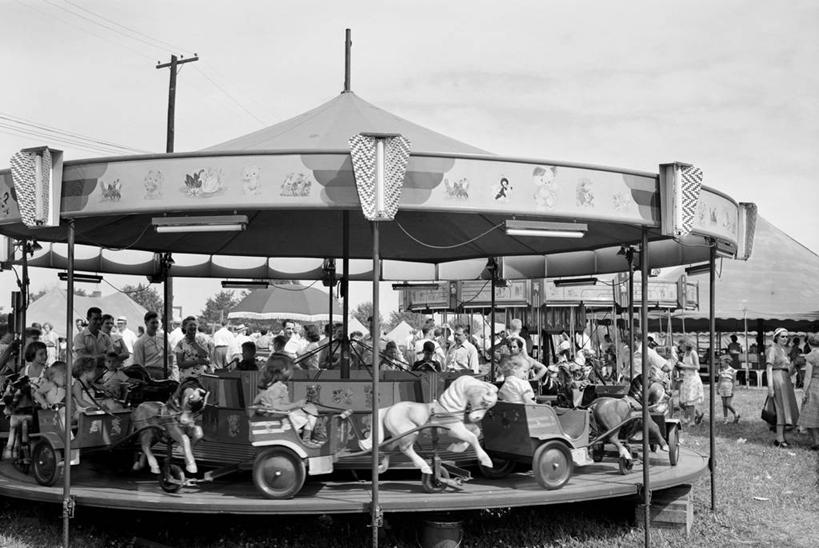 儿童,横图,黑白,室外,白天,美国,旋转,摄影,宾夕法尼亚