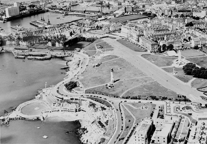 无人,横图,俯视,航拍,黑白,室外,白天,海洋,道路,建筑,路,英国,信息,海岸线,河岸,灯塔,交通,方向,历史,英格兰,摄影,引导,指引,鸟瞰,航标,普利茅斯,高角度拍摄,导航