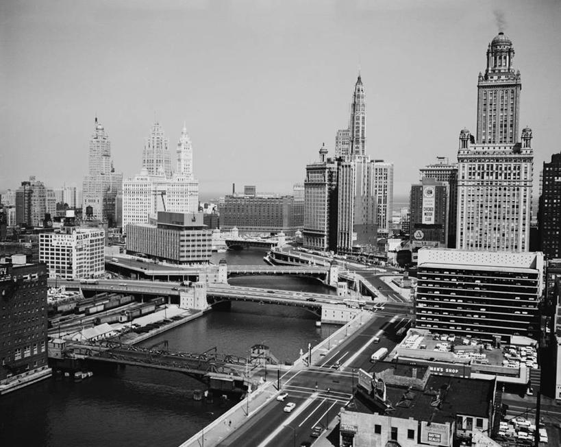 无人,横图,俯视,黑白,室外,白天,河流,城市,道路,建筑,街道,路,摩天大楼,公路,美国,桥,交通,联系,历史,运输,摄影,北美,北美洲,美洲,市区,伊利诺斯州,芝加哥市,北亚美利加洲,亚美利加洲,芝加哥河,马路,高角度拍摄,美利坚合众国