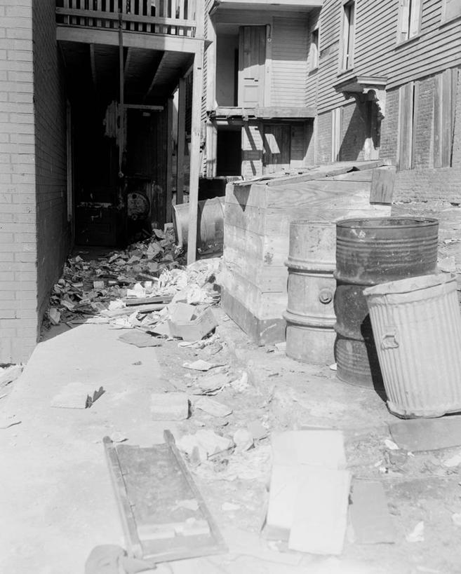 无人,竖图,黑白,室外,白天,城市,日光,美国,桶,垃圾,垃圾桶,摄影,丑陋,马萨诸塞