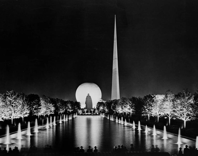 横图,黑白,室外,夜晚,建筑,纽约,美国,发光,反射,标志,雕像,符号,池塘,许多人,历史,标识,树,模型,一群人,球体,摄影,照亮,创造力,总统,乔治.华盛顿,剪影,群众,逆光,纽约州,万里无云,乔治华盛顿,军事家,政治家,性别符号,开国总统,美国总统,旅行,男性符号,林荫大道