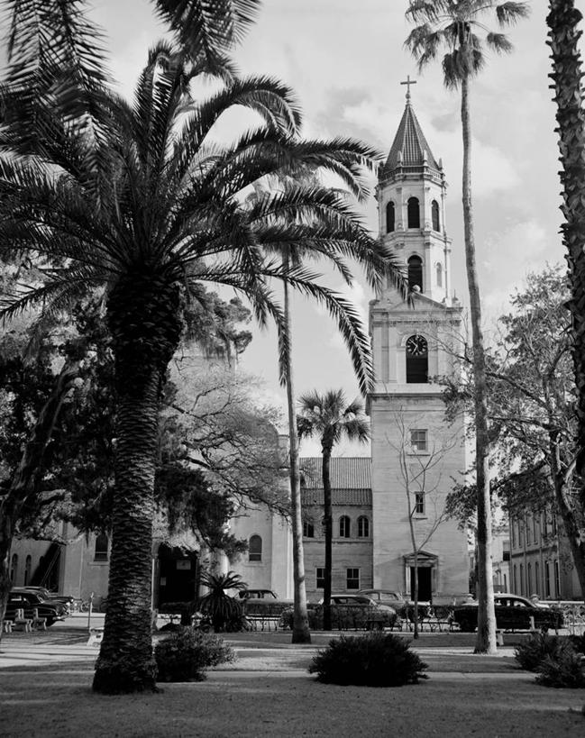 无人,公园,竖图,黑白,室外,白天,城市,建筑,汽车,棕榈树,美国,钟楼,交通,运输,摄影,灌木,北美,热带气候,北美洲,基督教,美洲,佛罗里达,佛罗里达州,佛州,阳光州,北亚美利加洲,亚美利加洲,圣奥古斯丁,大教堂,美利坚合众国