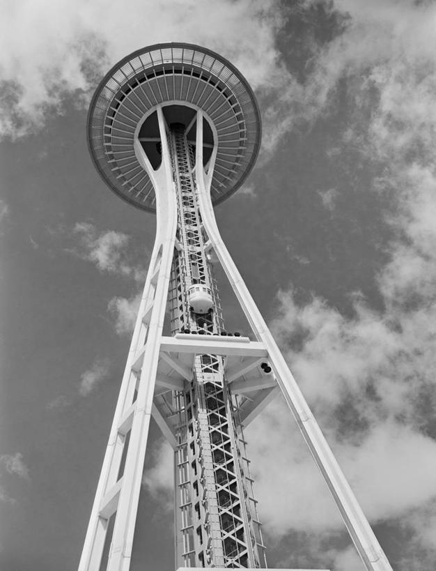 无人,竖图,黑白,室外,白天,仰视,电梯,建筑,美国,云,摄影,华盛顿州,西雅图,无线电通信塔,低角度拍摄