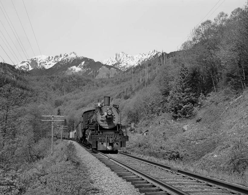 无人,横图,竖图,黑白,室外,白天,旅游,度假,美景,山,山脉,雪山,美国,景观,娱乐,风景,天空,自然,享受,休闲,景色,放松,运输,摄影,灌木,金属丝,自然风光,卡斯基德山脉,货运火车