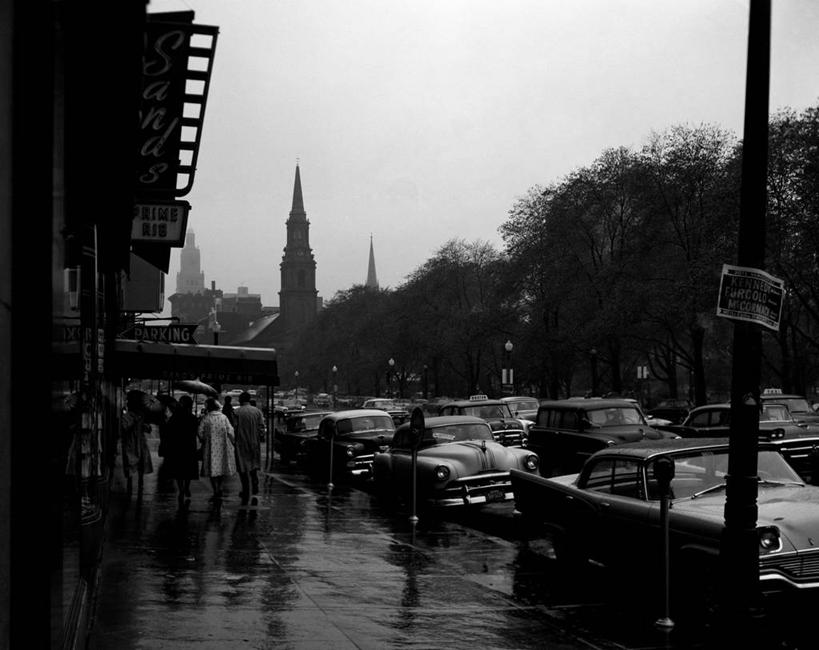 横图,黑白,室外,白天,度假,美景,雨,城市风光,城市,道路,街道,路,公路,汽车,美国,行人,湿,景观,人行道,钟楼,交通,娱乐,享受,休闲,景色,放松,摄影,群众,波士顿,马萨诸塞,马路,步行