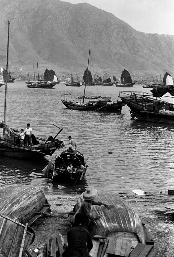 成年人,竖图,黑白,室外,白天,渔业,山,水,香港,海岸线,摄影,宁静,亚洲人,旅行,传统文化