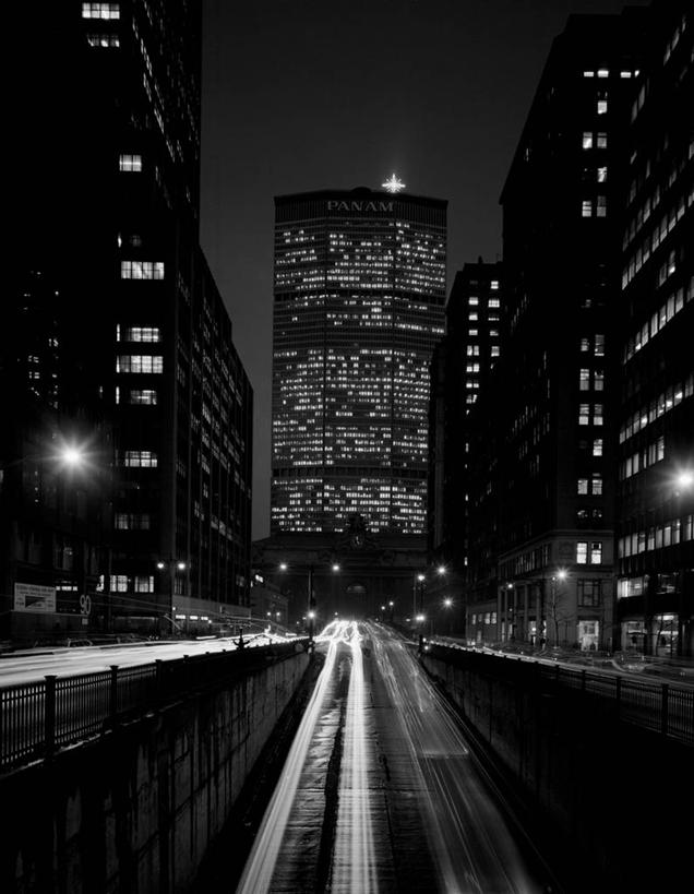 无人,竖图,黑白,室外,夜晚,城市,道路,街道,路,路灯,摩天大楼,公路,纽约,美国,交通,摄影,照亮,马路