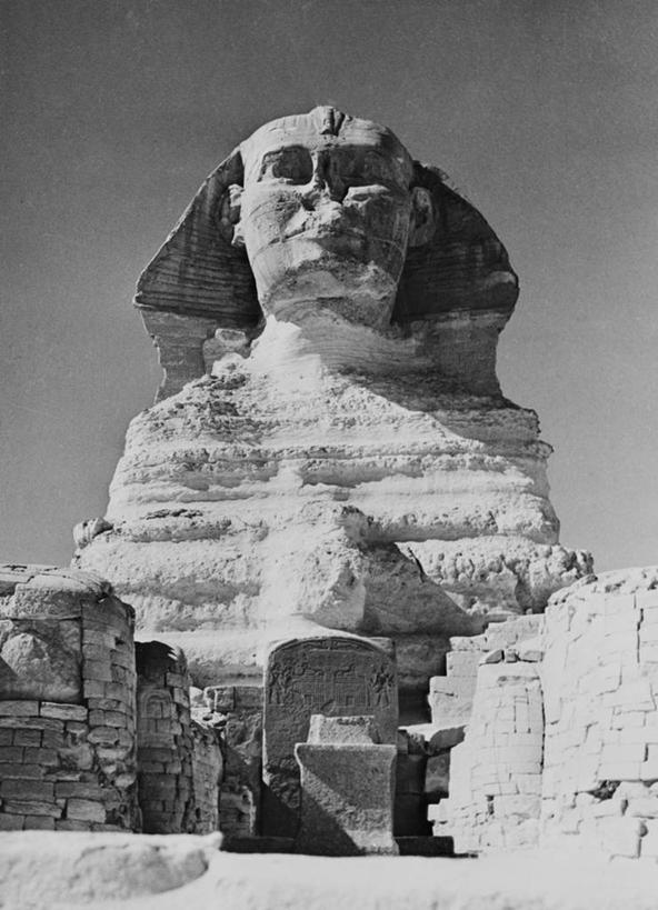 无人,竖图,黑白,室外,白天,建筑,雕塑,埃及,标志,雕像,符号,古典,历史,破坏,标识,破损,废墟,摄影,损坏,考古学,中东,狮身人面像,吉萨,性别符号,石灰石,古埃及文明,古代文明,美术工艺,男性符号