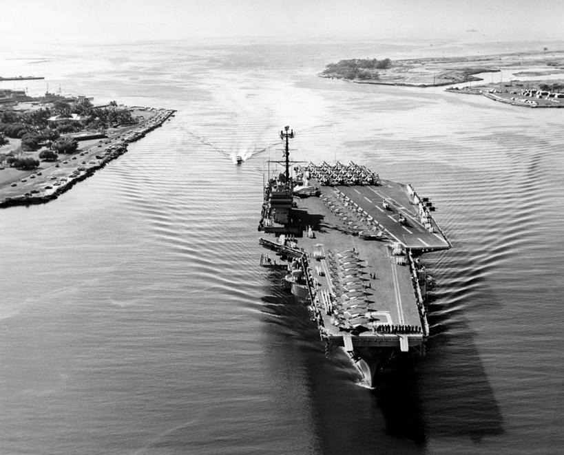 无人,横图,俯视,航拍,黑白,室外,白天,海洋,美国,军事,运输,摄影,鸟瞰,海军,航空母舰,军用机,高角度拍摄,美国海军