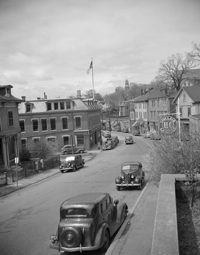 无人,竖图,俯视,黑白,室外,白天,城市,道路,建筑,街道,路,公路,汽车,旗帜,美国,交通,古典,历史,树,运输,摄影,停止,暂停,停滞,马萨诸塞,格洛斯特,马路,高角度拍摄