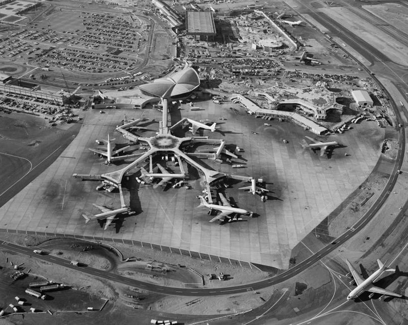 无人,机场,横图,俯视,黑白,室外,白天,飞机,建筑,纽约,美国,公共交通,交通,航空,交通工具,运输,摄影,北美,客机,北美洲,载具,美洲,纽约市,纽约州,帝国之州,帝国州,北亚美利加洲,亚美利加洲,肯尼迪国际机场,纽约肯尼迪机场,纽约机场,纽约约翰.菲茨杰拉德.肯尼迪国际机场,高角度拍摄,旅行,美利坚合众国,飞机跑道,商务机