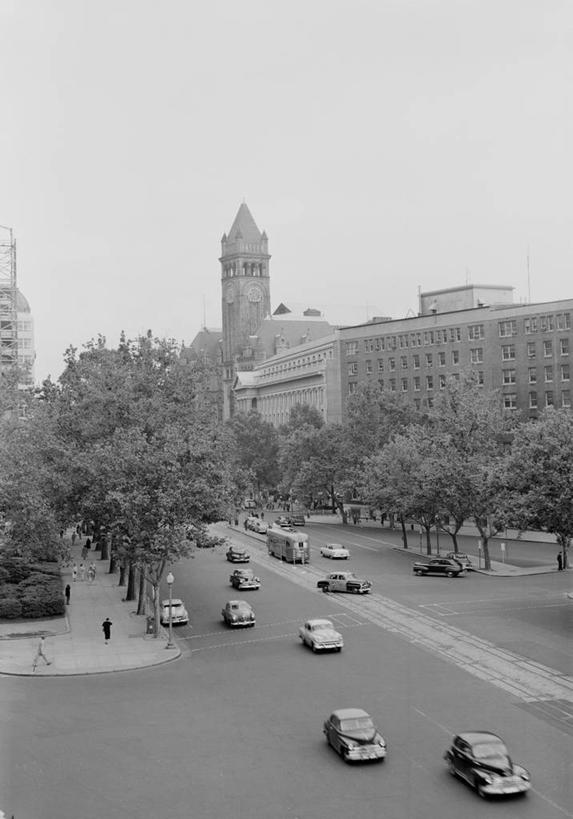 竖图,俯视,黑白,室外,白天,建筑,街道,汽车,美国,人行道,塔,交通,首都,缆车,运输,摄影,华盛顿特区,宾夕法尼亚大道,高角度拍摄,林荫大道