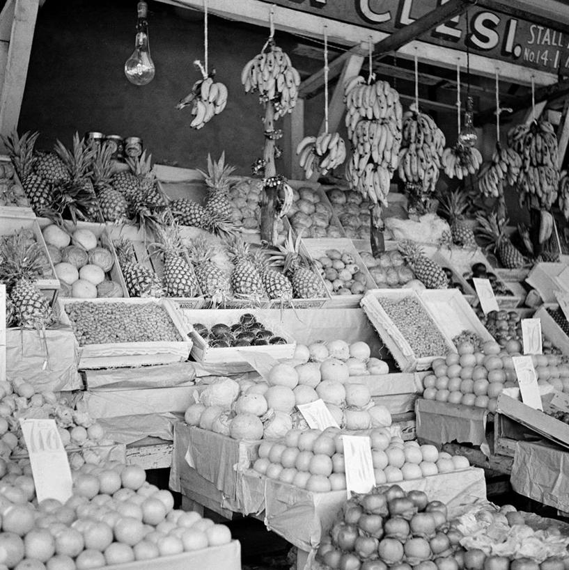 无人,竖图,方图,黑白,室外,白天,消费,菠萝,香蕉,水果,美国,许多,丰富,市场,很多,货摊,饮食,橙色,摄影,有机食品,多样,英文字母,清新,选择,板条箱,超级市场